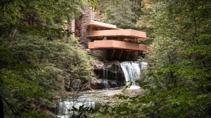 Read more about the article Frank Lloyd Wright’s Fallingwater: A Harmony of Nature and Design
